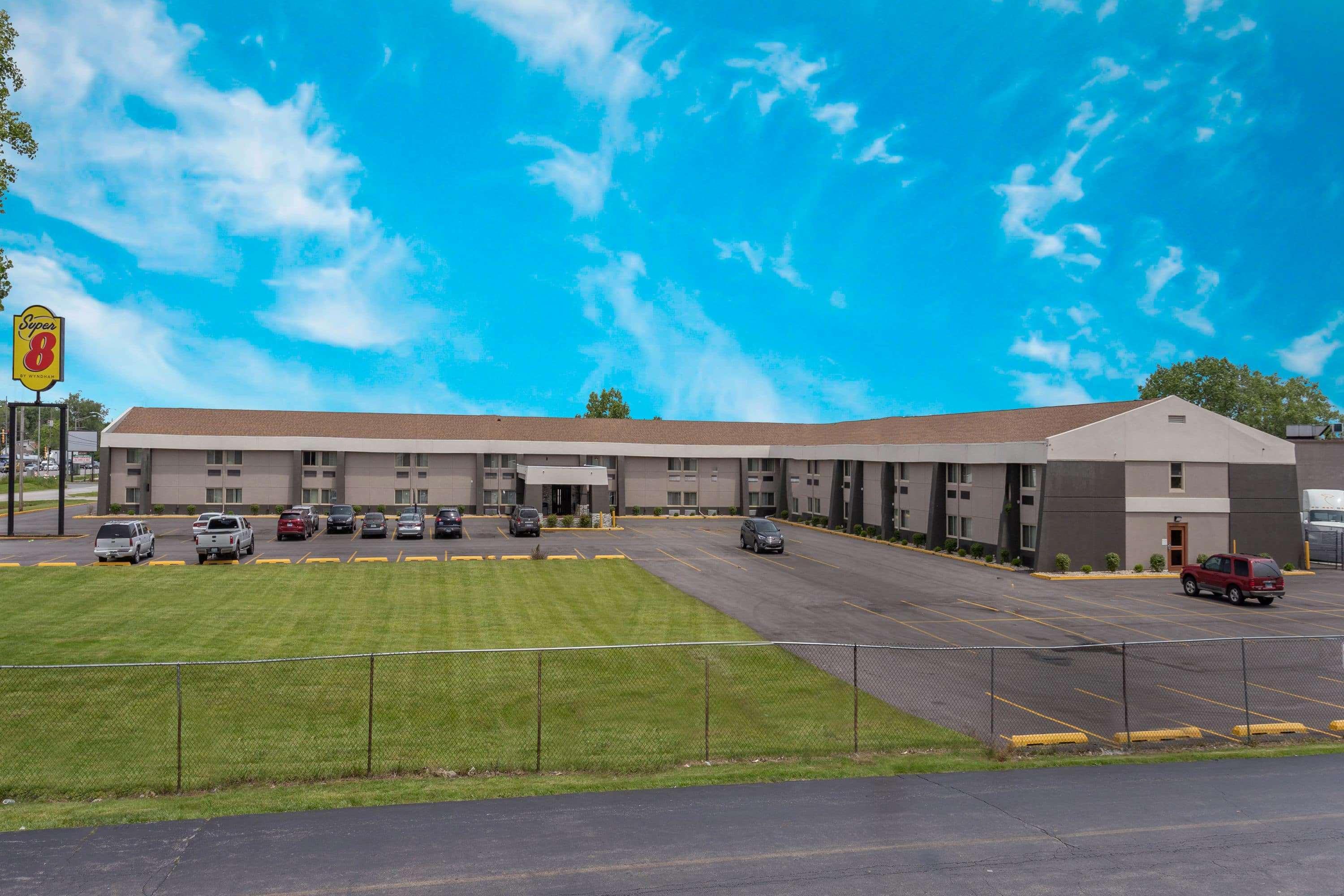 Super 8 By Wyndham South Holland Hotel Exterior photo