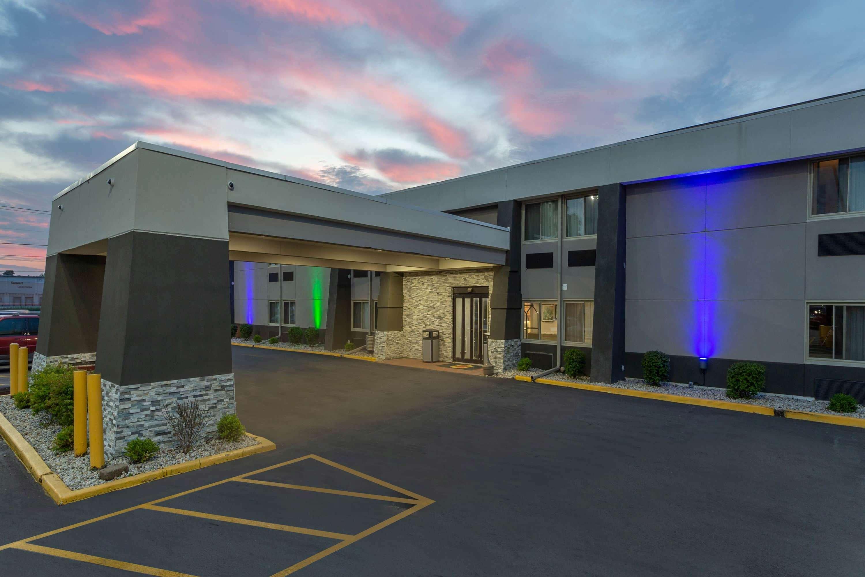 Super 8 By Wyndham South Holland Hotel Exterior photo